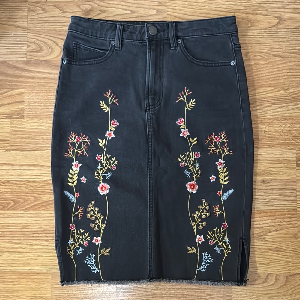 DECJUBA - Women’s Embroidered Black Pencil Denim Skirt
